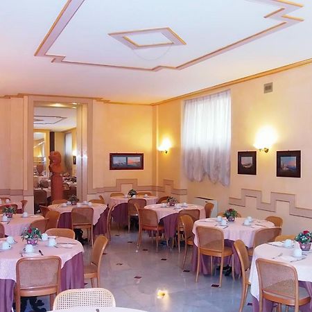Hotel Nuovo Rebecchino Napoli Esterno foto